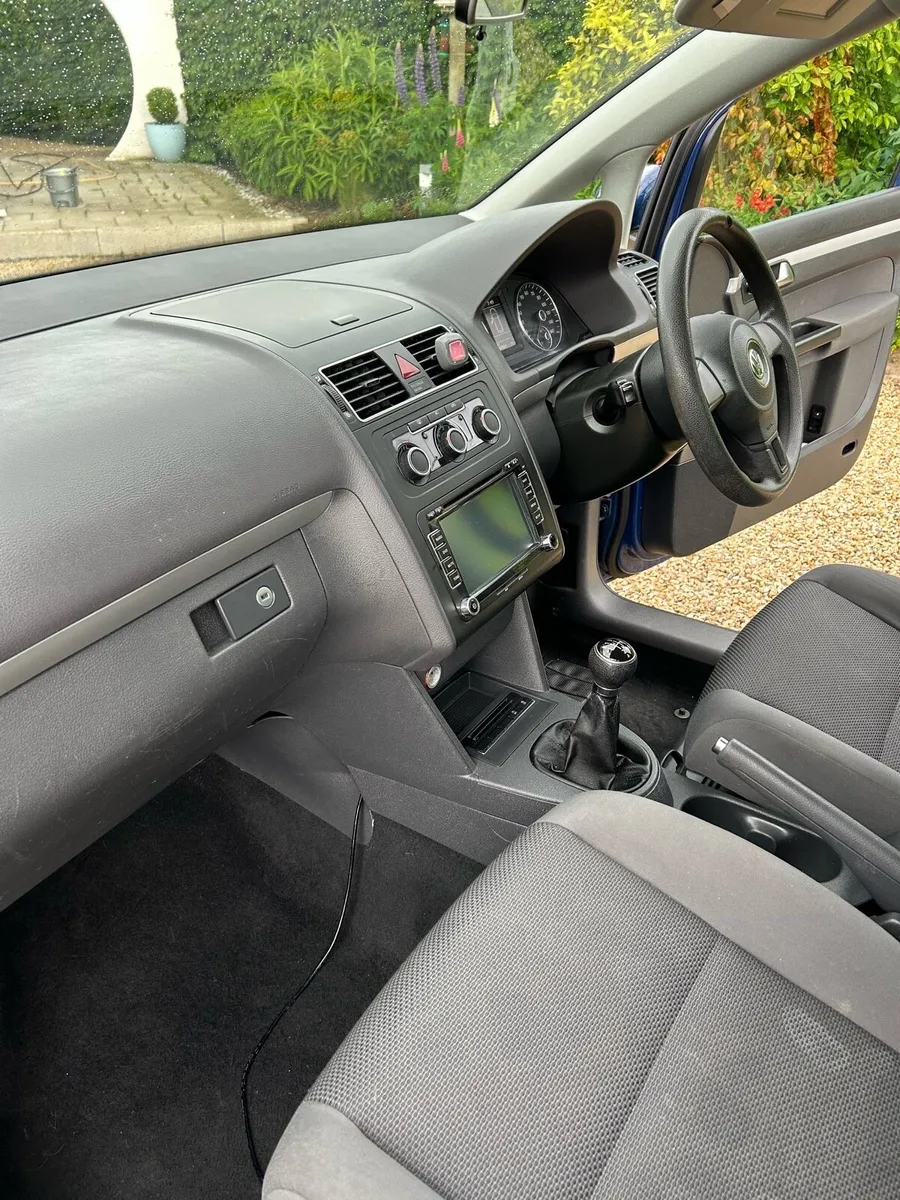 Volkswagen Touran - Image 4