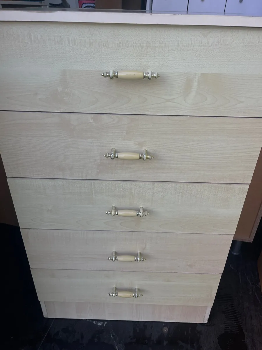 Chest of drawers - Image 1