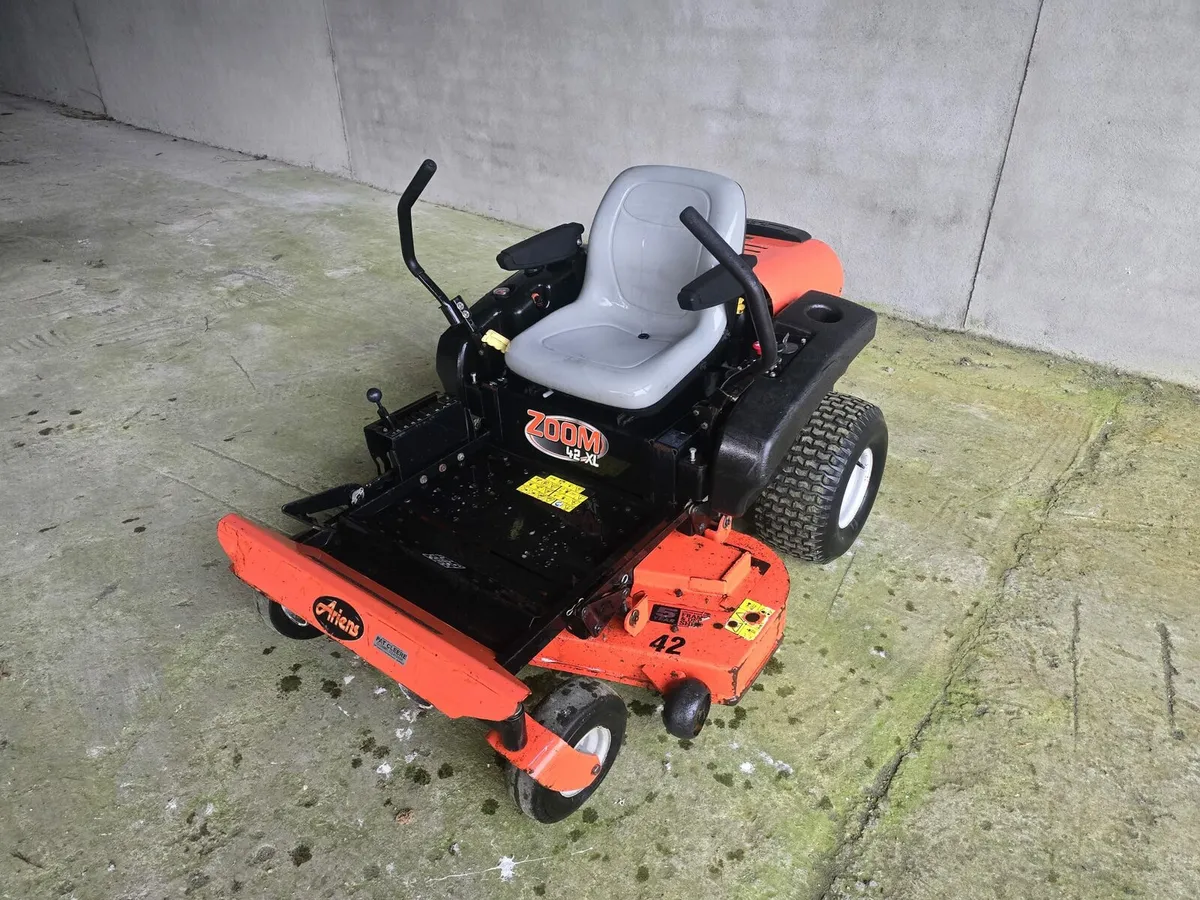 Ariens zero turn lawnmower - Image 1