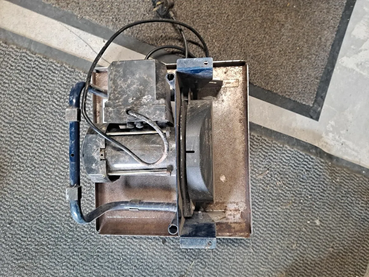 Tile cutter - Image 1
