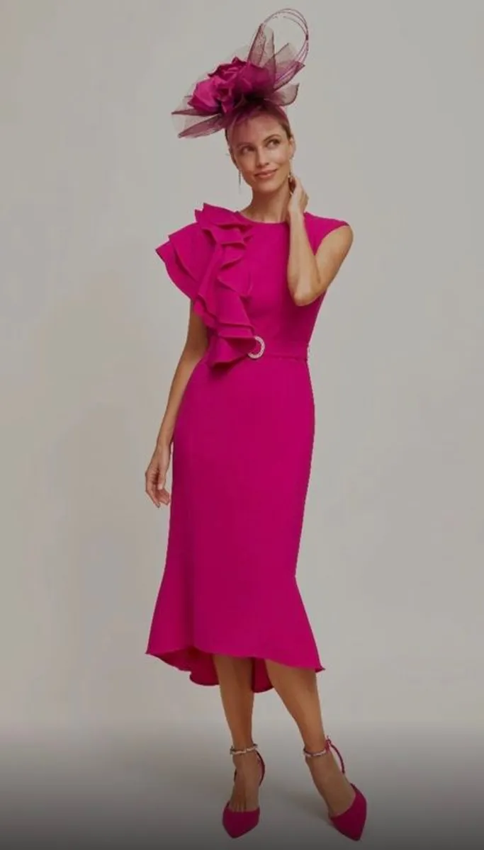 Stunning Outfit - Image 3