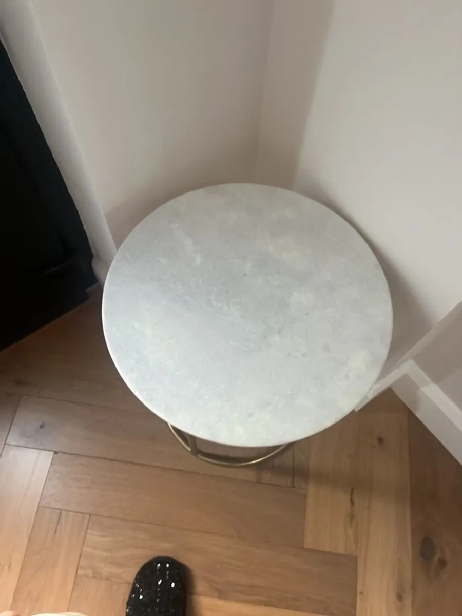 marble side table - Image 2