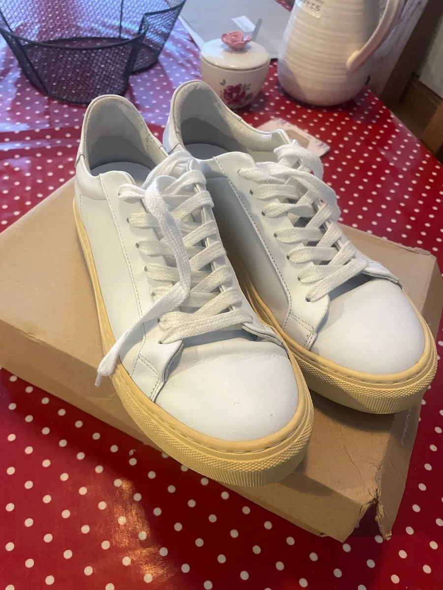 New French Connection white leather plimsoles uk6 - Image 3
