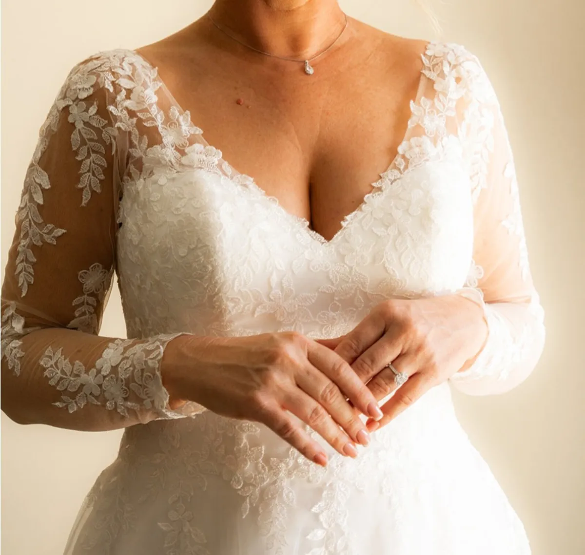 Wedding dress - Image 4