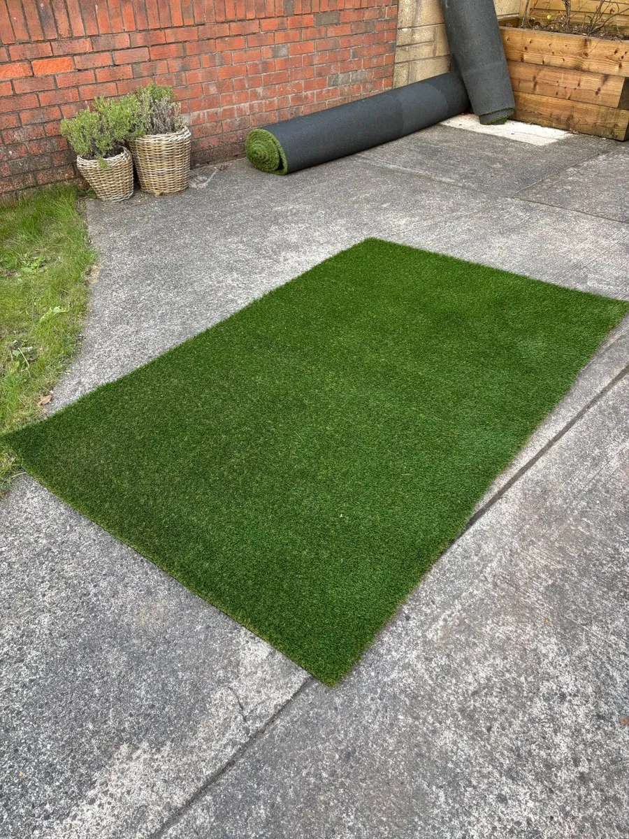 Artificial Grass - Never used - Image 2