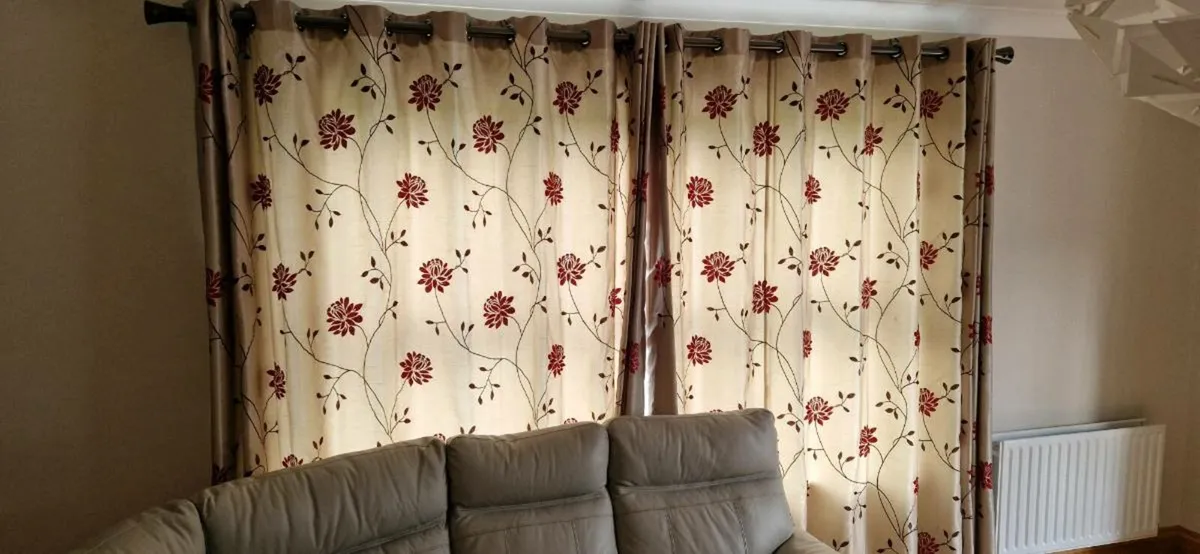 red and beige/ brown curtains 2500mm x 2 - Image 1