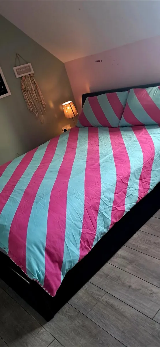 Double bed - Image 1
