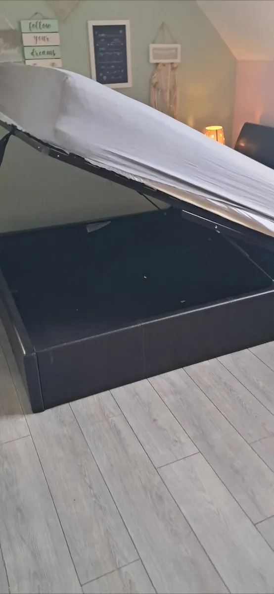 Double bed - Image 2
