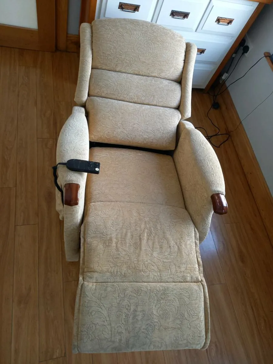Electric powered reclining mobility chair - Image 2