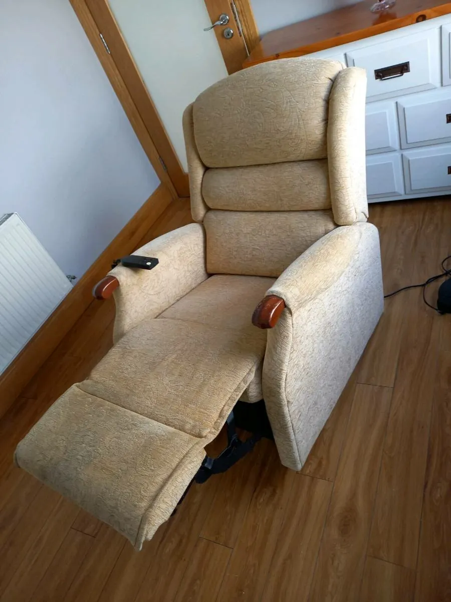 Electric powered reclining mobility chair - Image 3