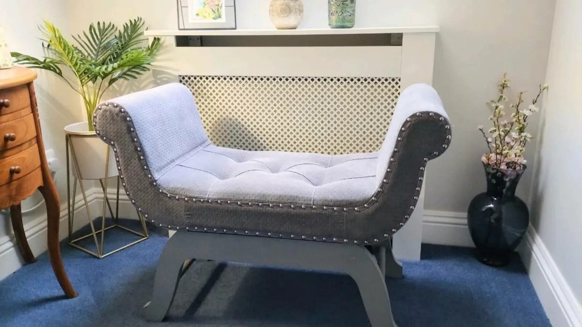 Decorative chair - Image 1