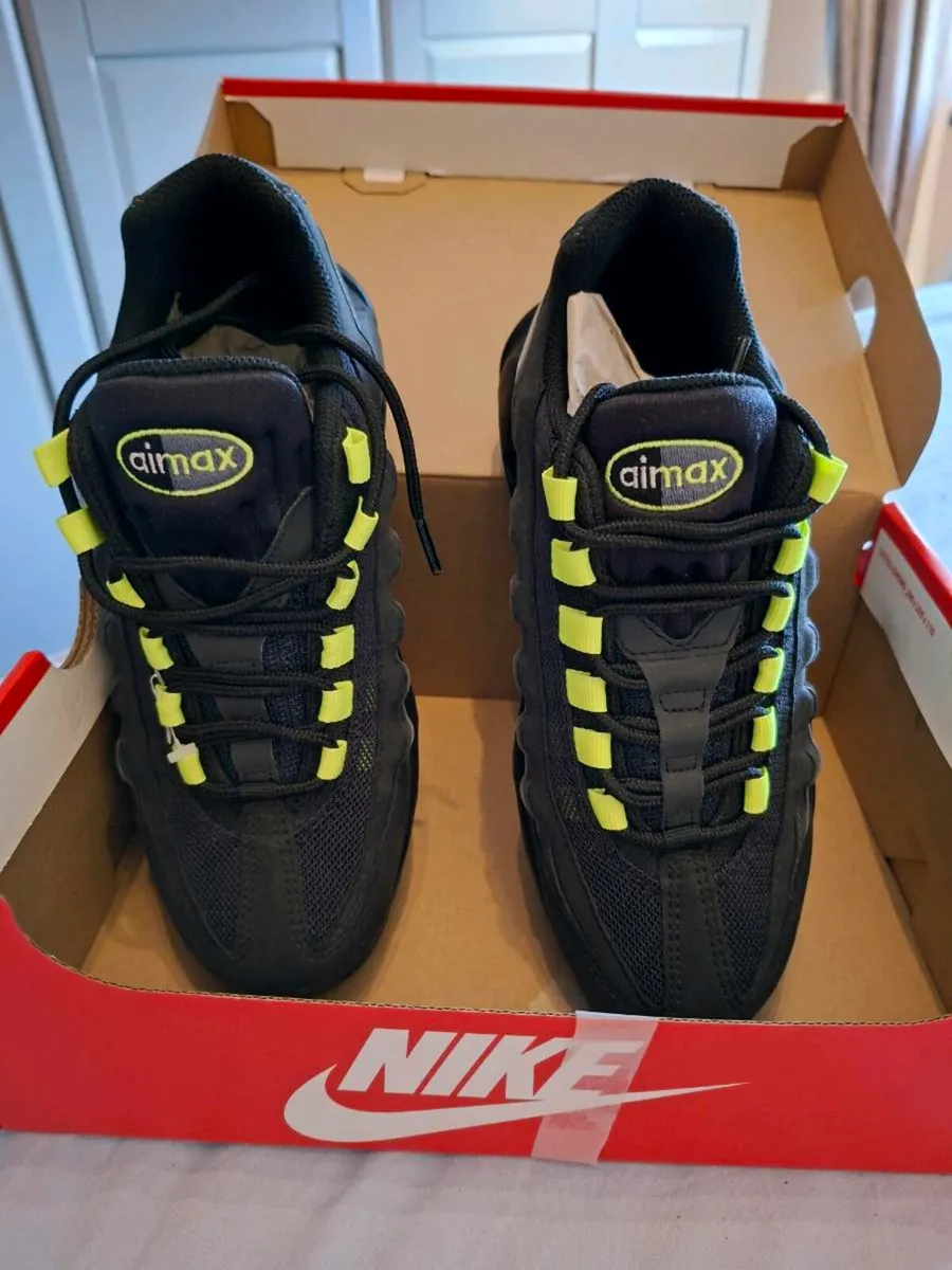 Runners - Image 1