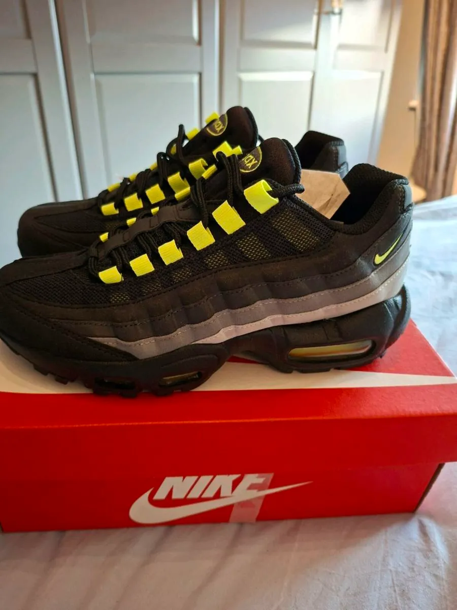 Runners - Image 2