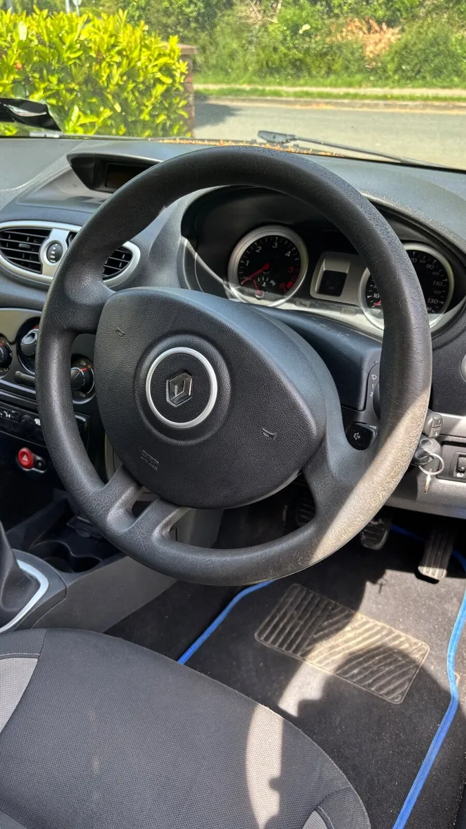 Renault Clio 2011 Qucik Sale - Image 3