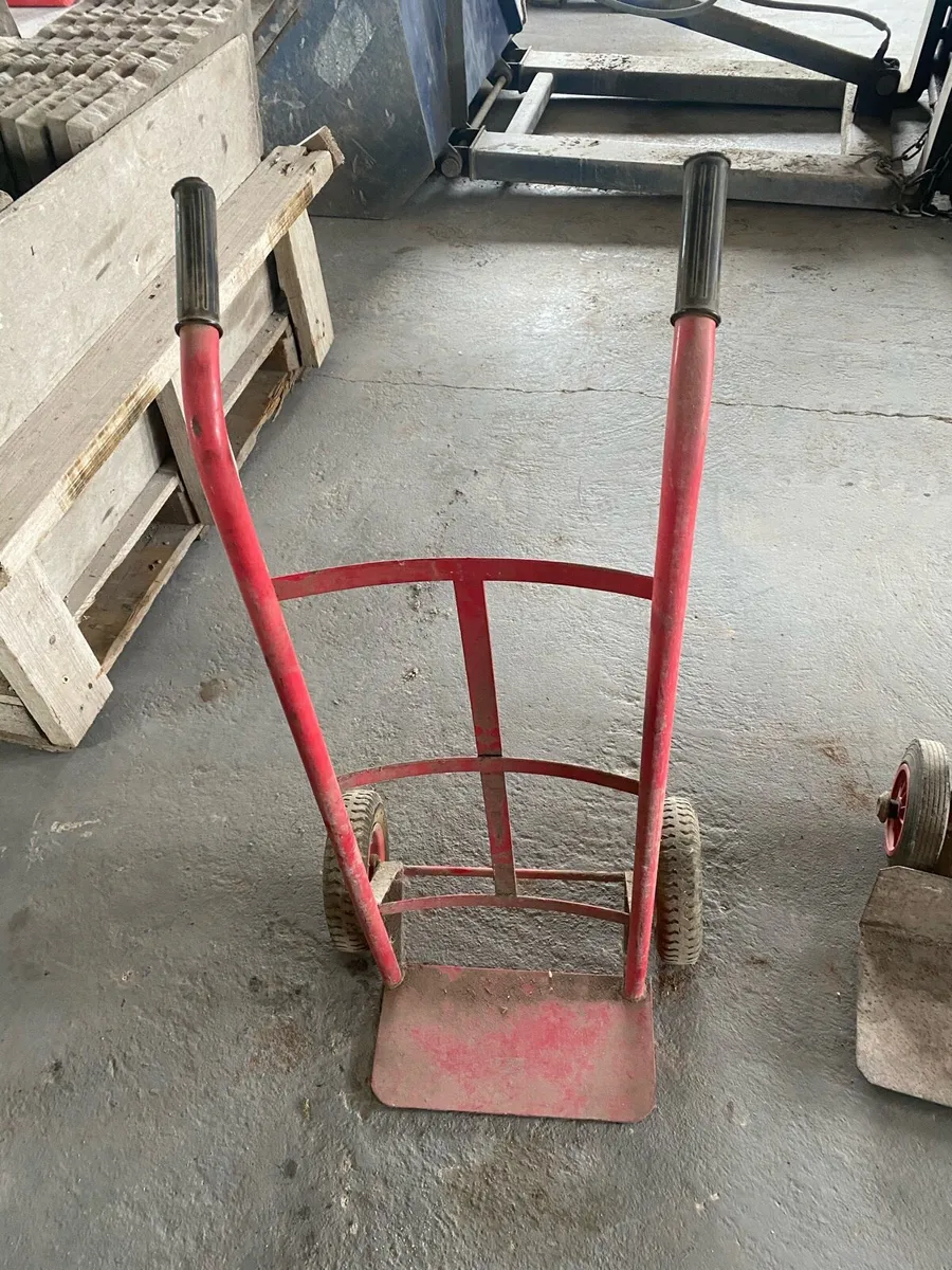 Hand truck - Image 1