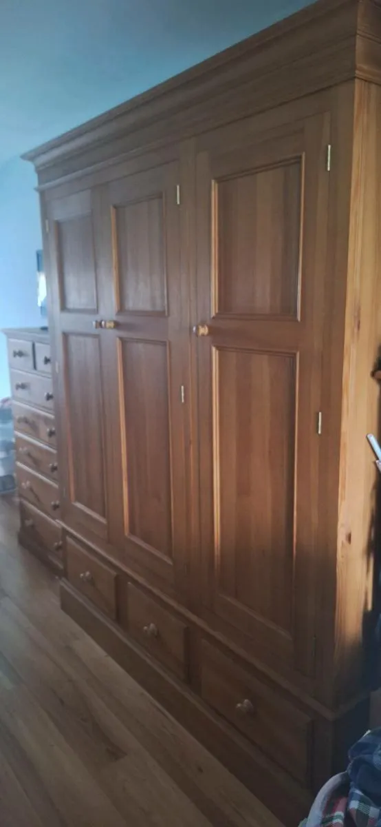 Wardrobe and 2 chest of drawers - Image 3