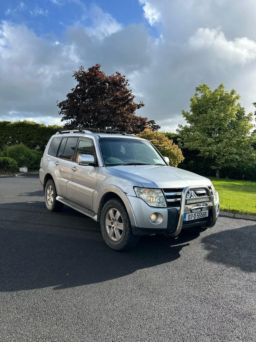 Mitsubishi Pajero auto - Image 1