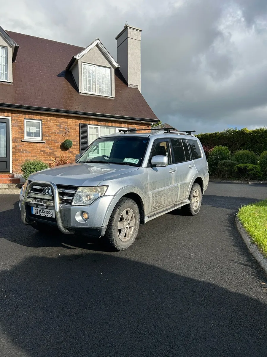 Mitsubishi Pajero auto - Image 2