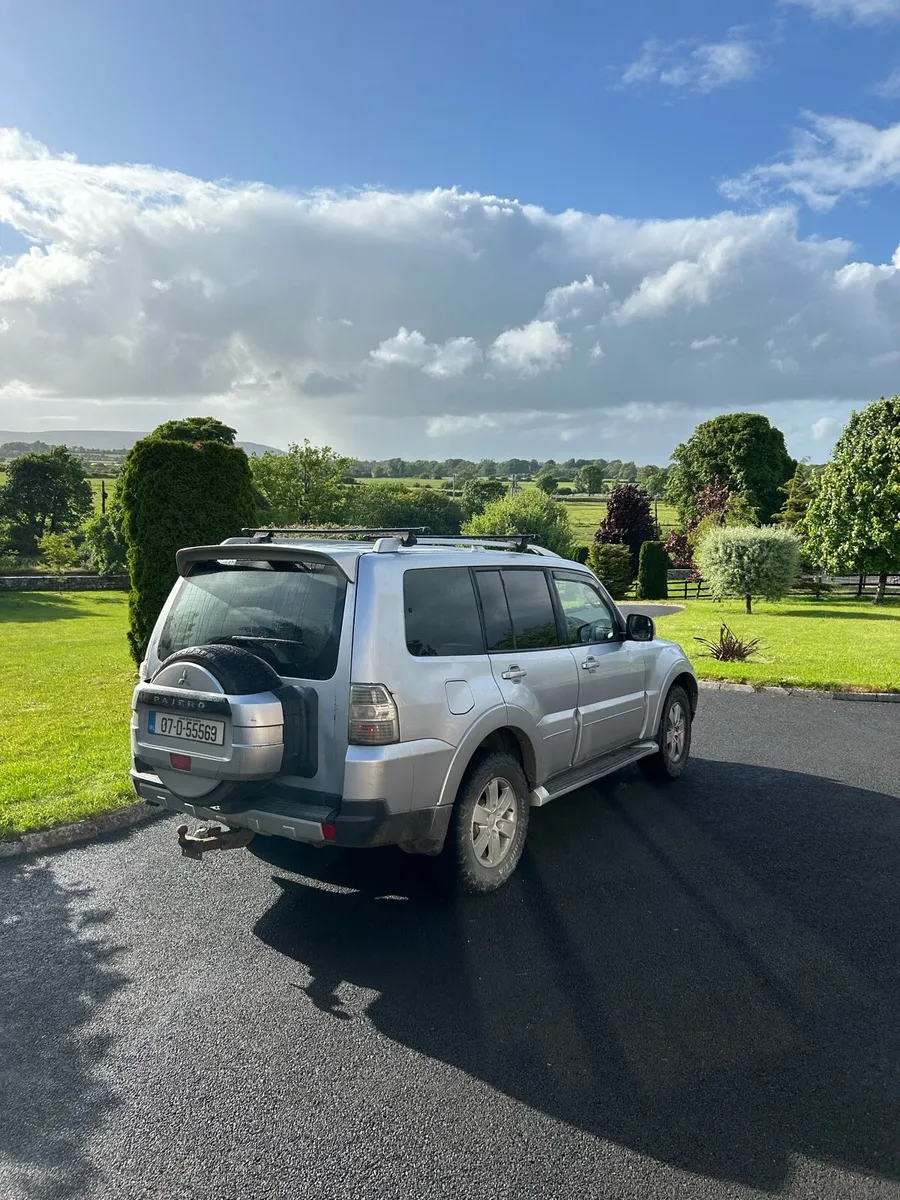 Mitsubishi Pajero auto - Image 3