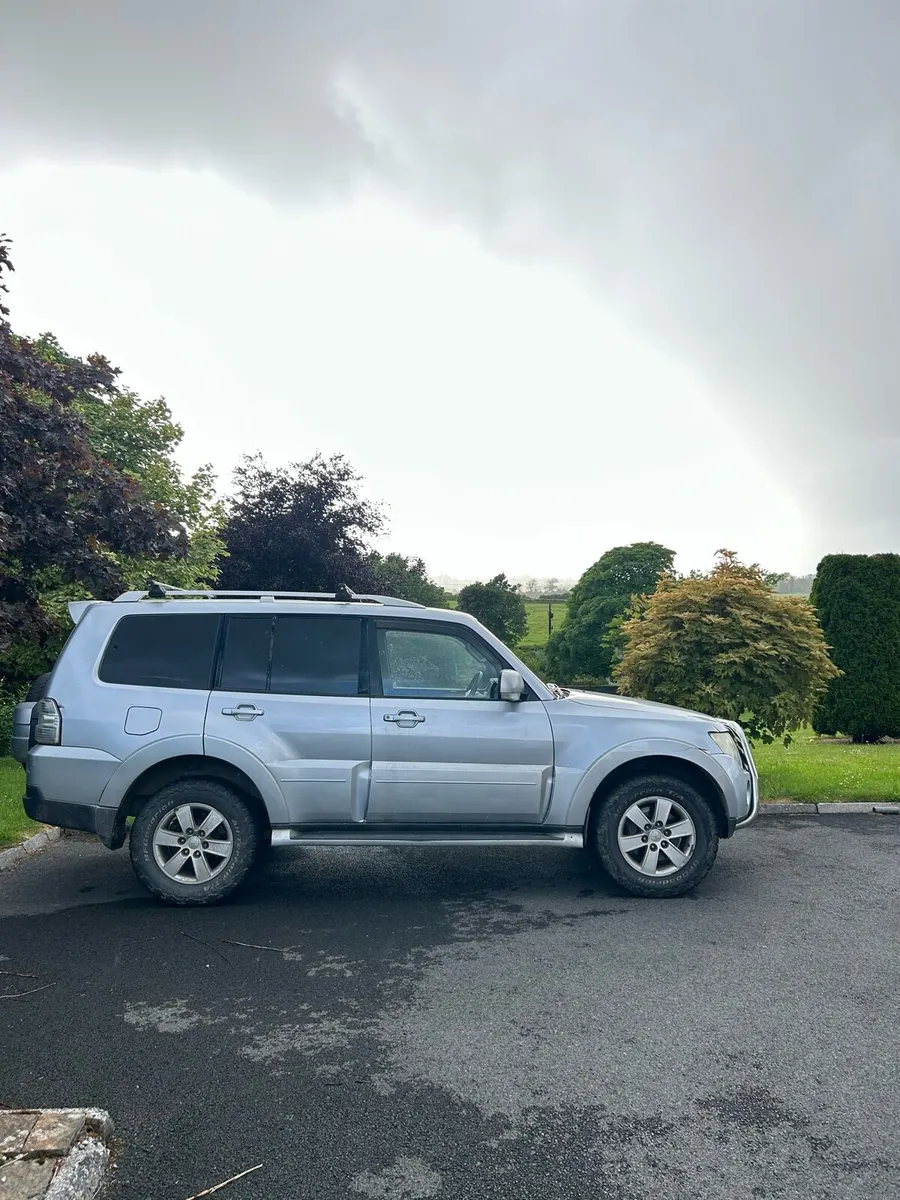 Mitsubishi Pajero auto - Image 4