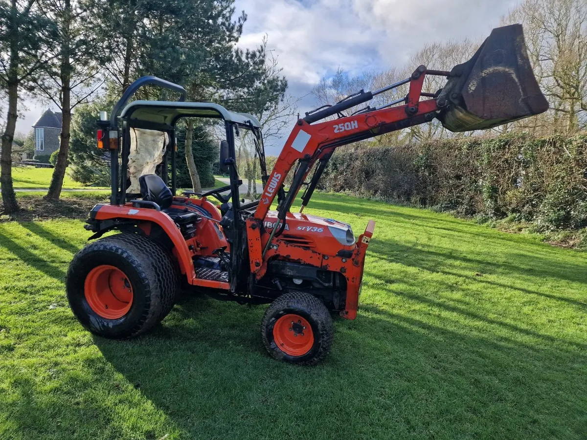 Kubota STV36 Compact Tractor with Loader - Image 1