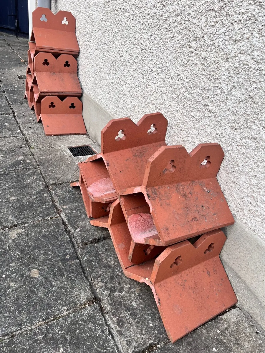 Ornamental terracotta ridge tiles - Image 2