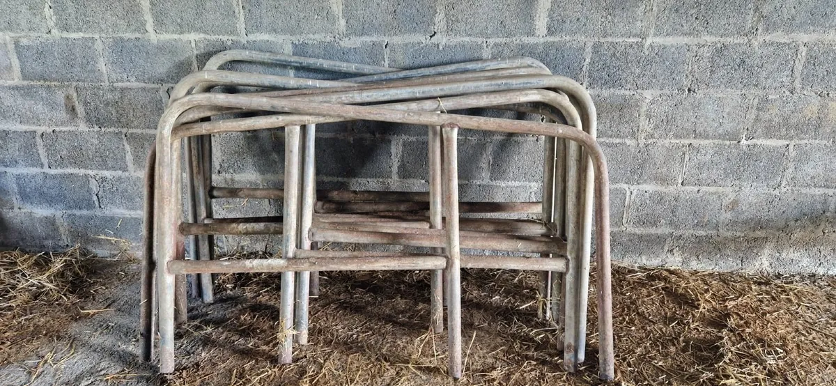 Cubicle bars