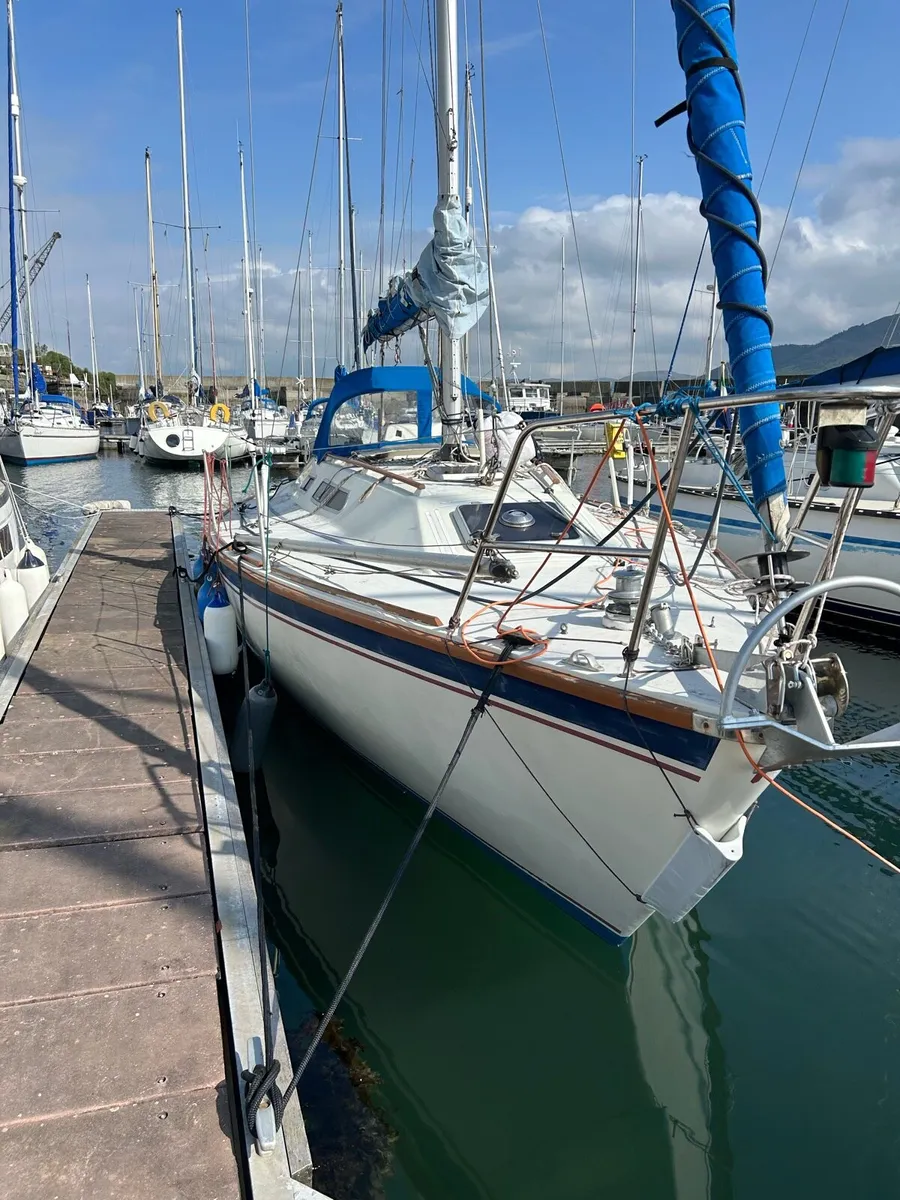 Westerly Storm Cruiser 33 Twin Keel 33ft Yacht - Image 1