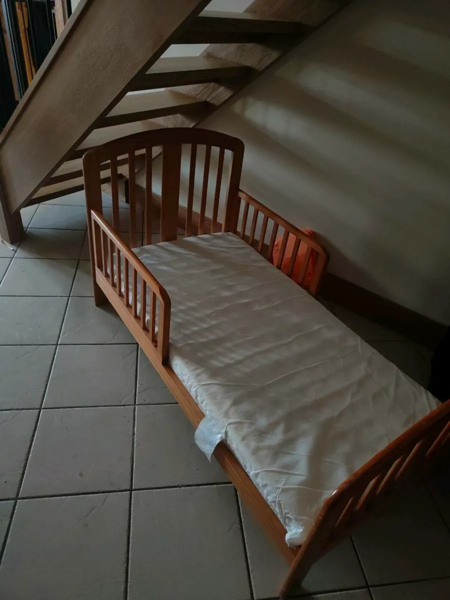Cot bed