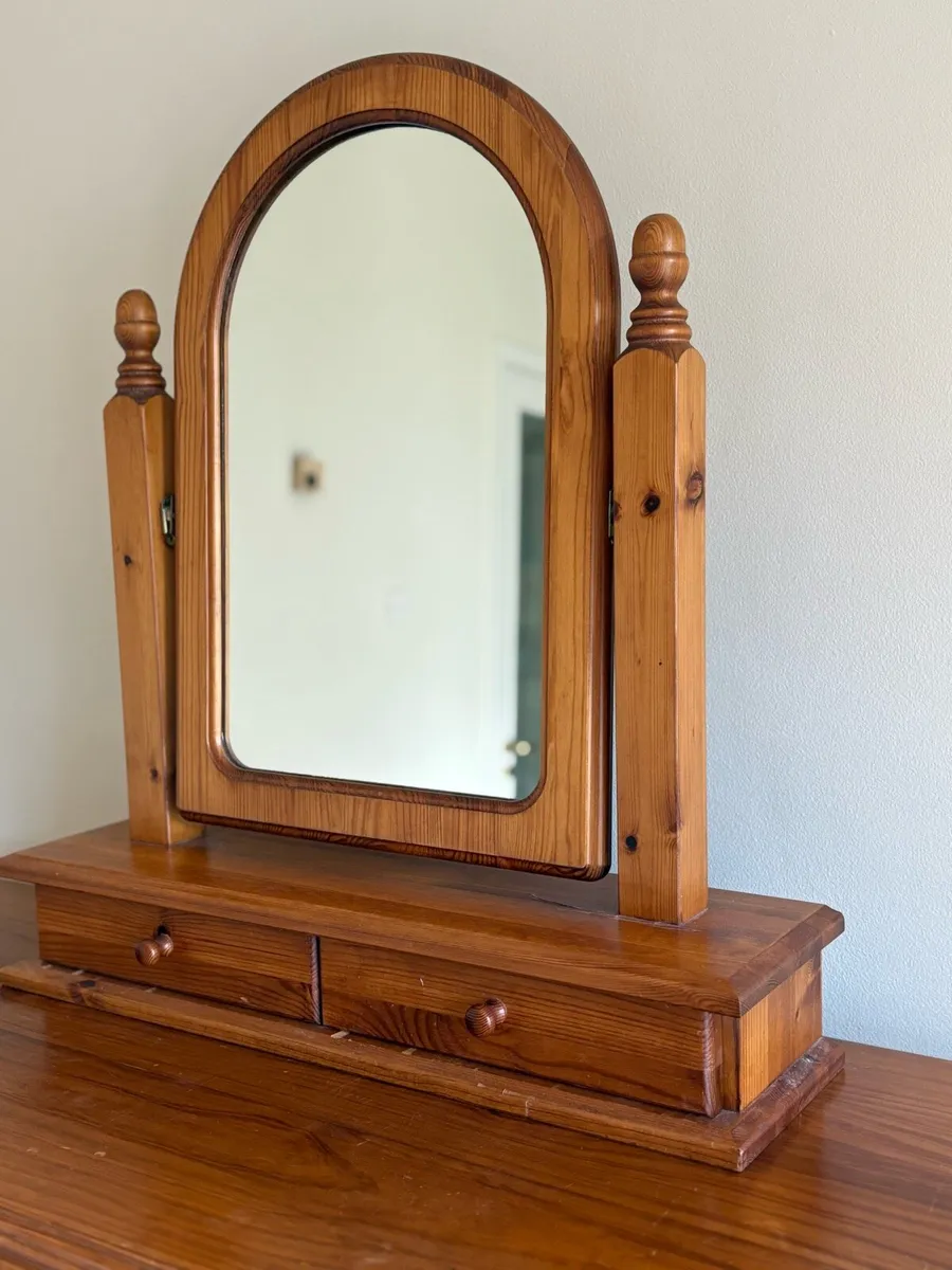 Small 2 drawer cabinet - Image 1