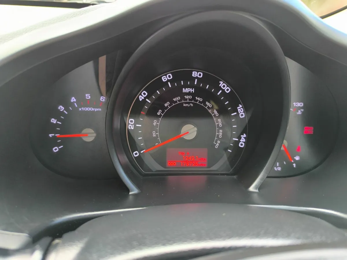 Kia Sportage 2011 - Image 2