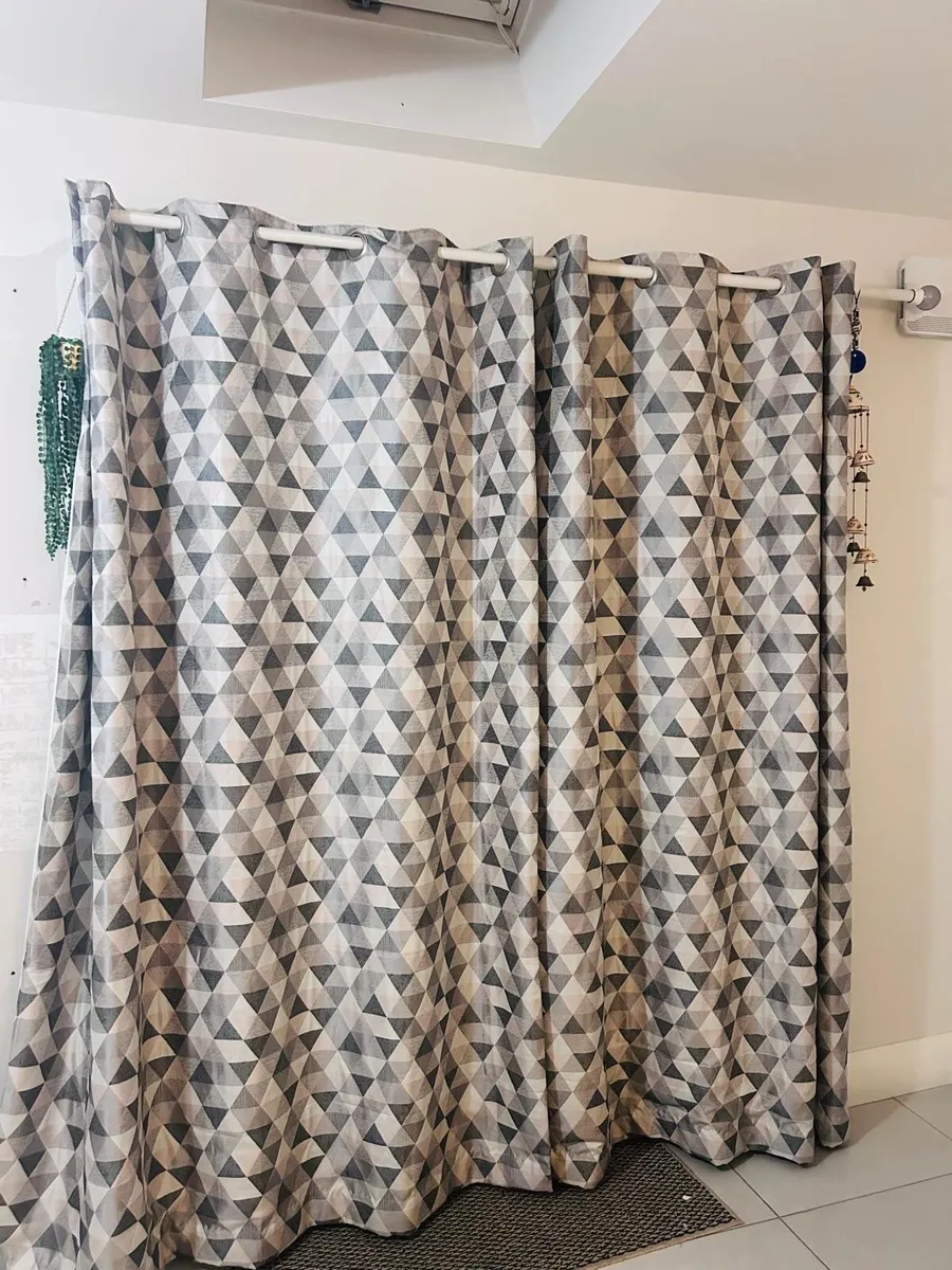 Curtain with curtain rod - Image 1