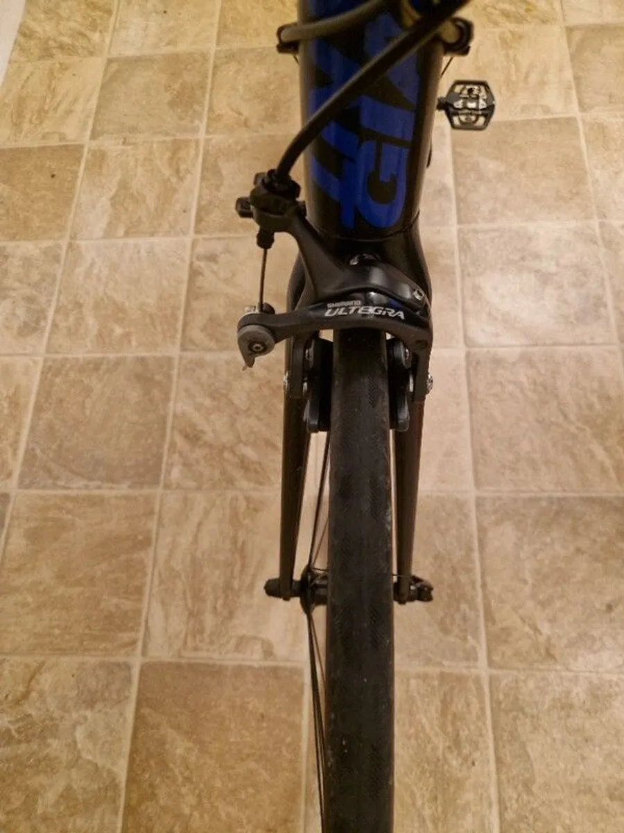 Giant carbon bike for sale - Image 3