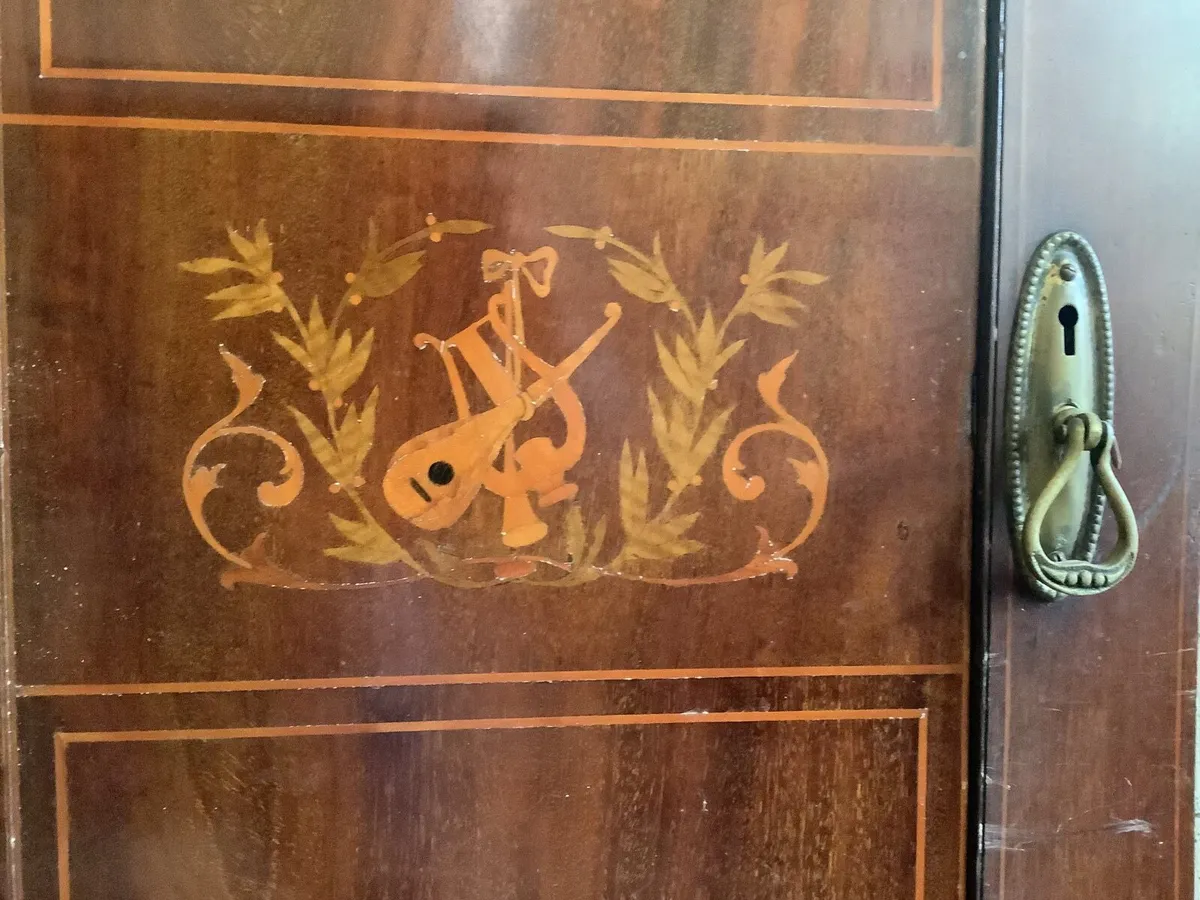Antique wardrobe - Image 4
