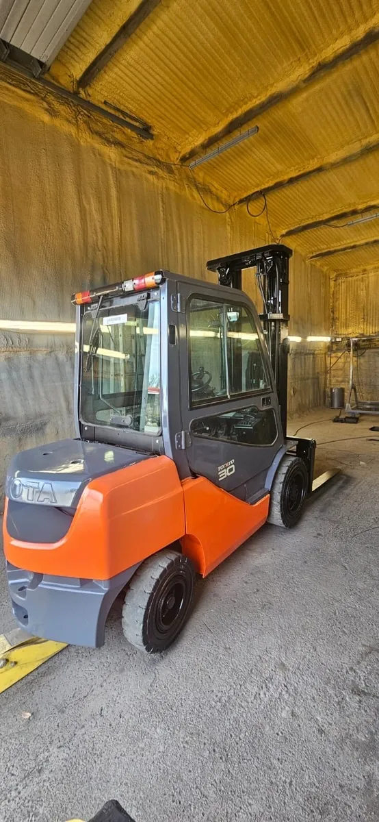 Forklift - Image 2