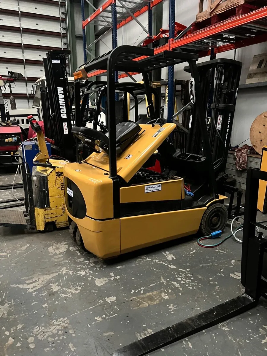 Forklift - Image 3