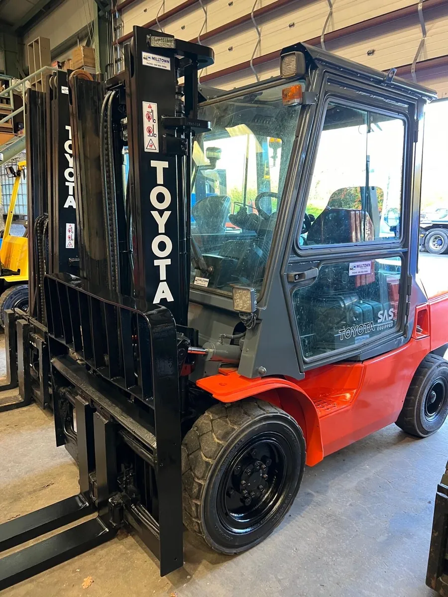 Forklift - Image 4