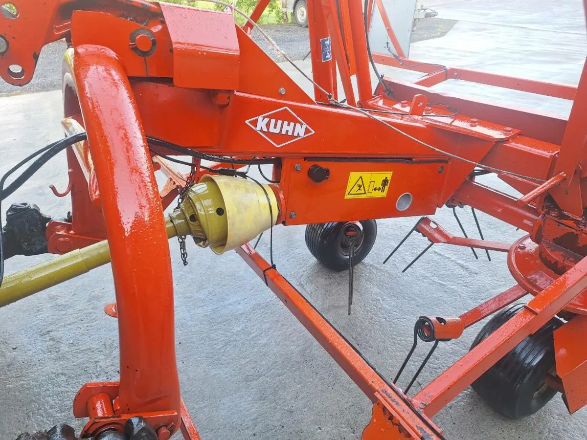 Kuhn GF6401 Tedder - Image 3