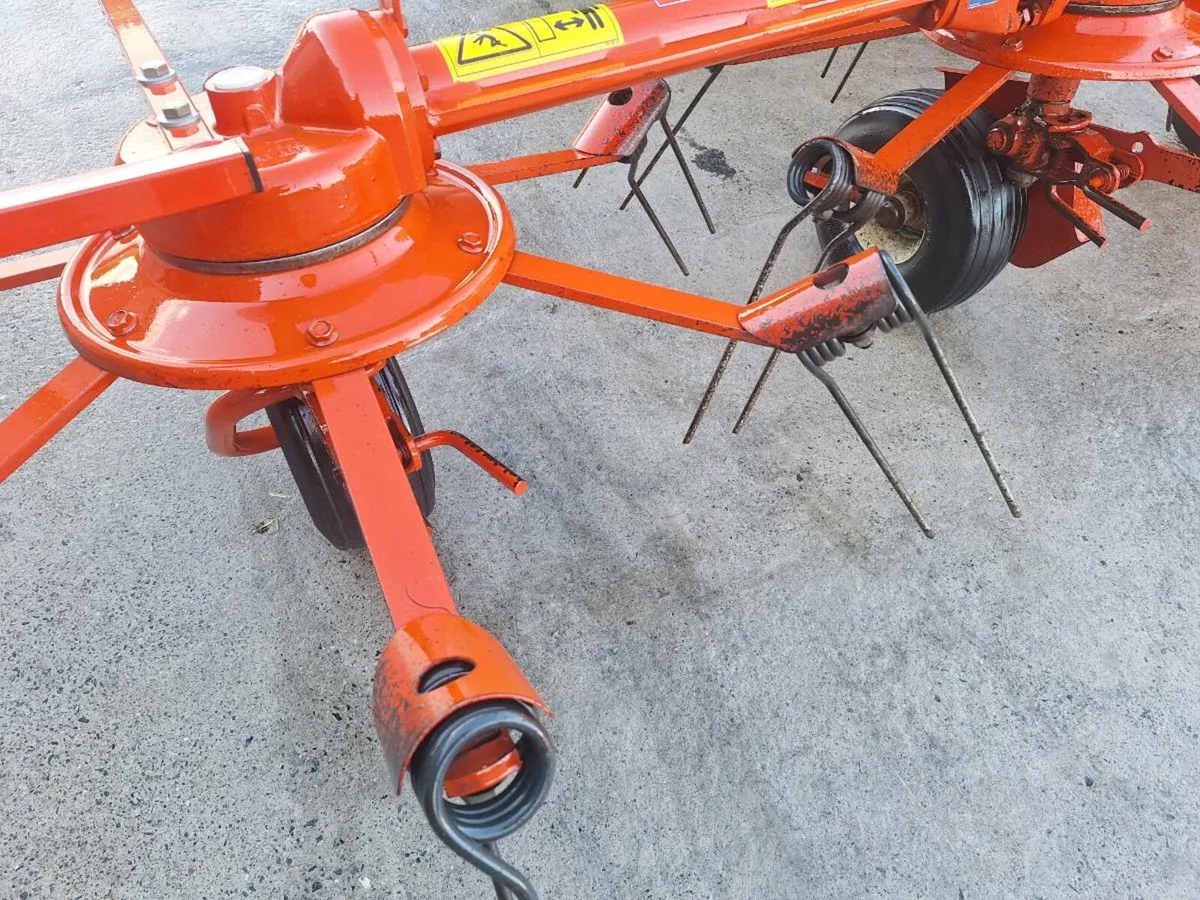 Kuhn GF6401 Tedder - Image 4
