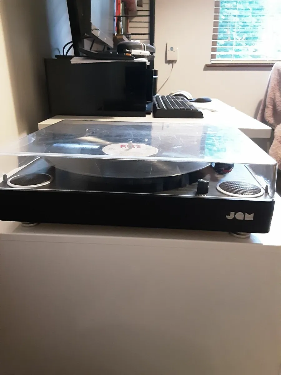 Record player - Image 1