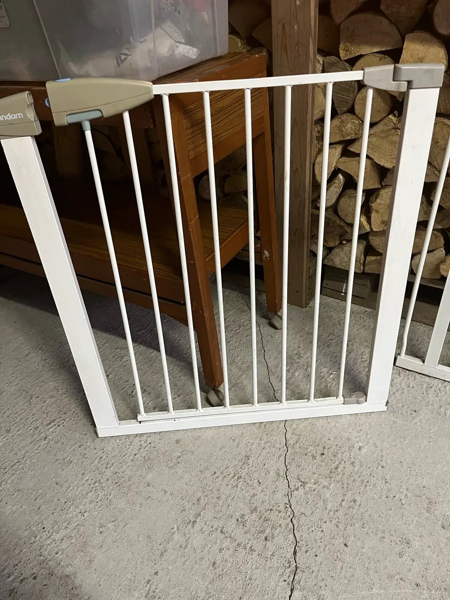 Rocking chair and stool and 2 stair gates - Image 3