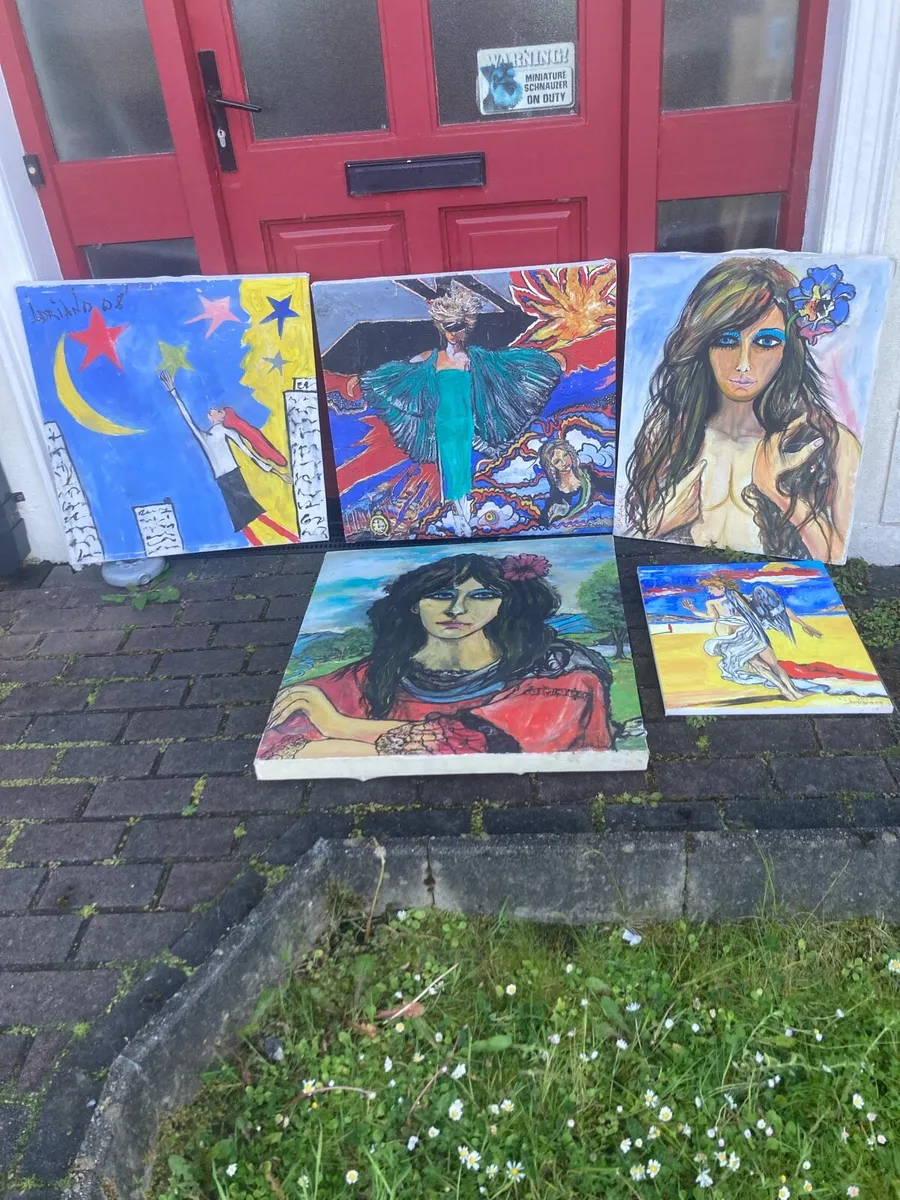 Collection of artwork signed - Image 1