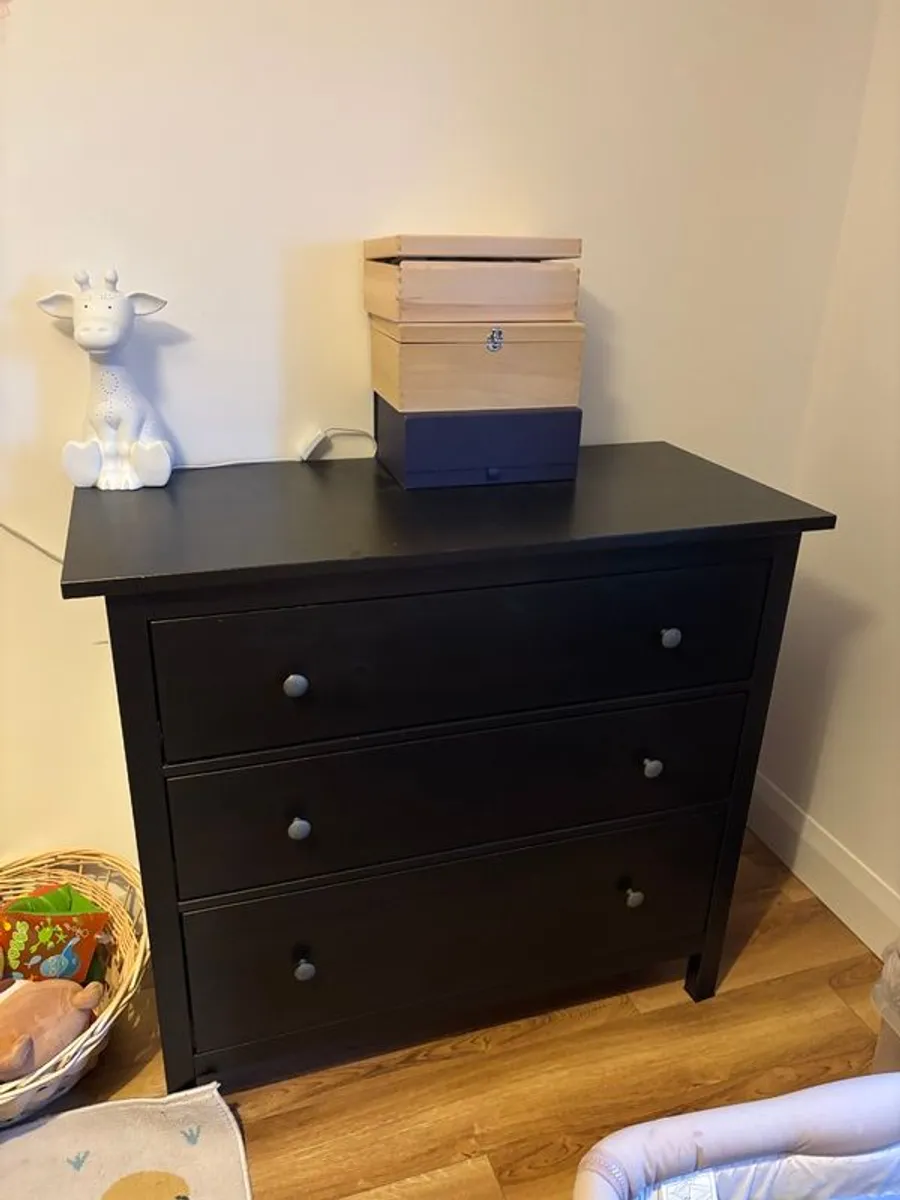 Bedroom furniture - Image 2