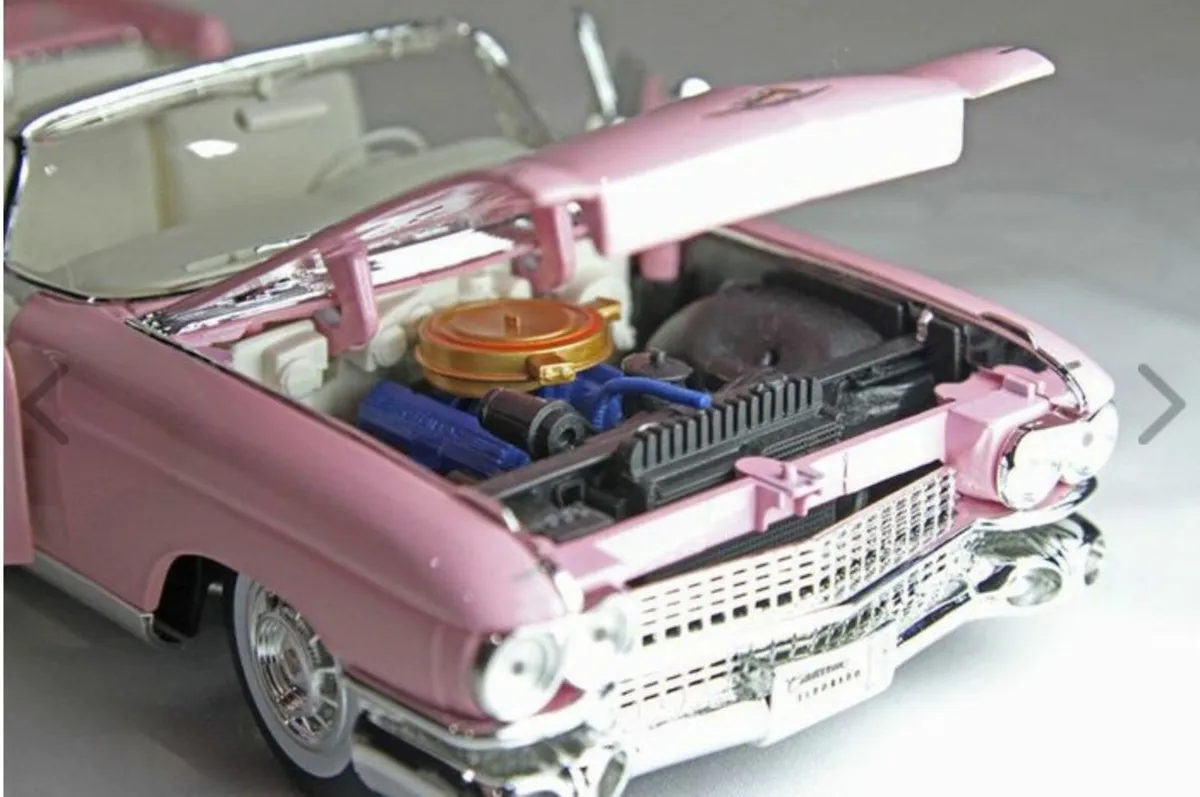 1/18 scale, Loved By Elvis - Image 2