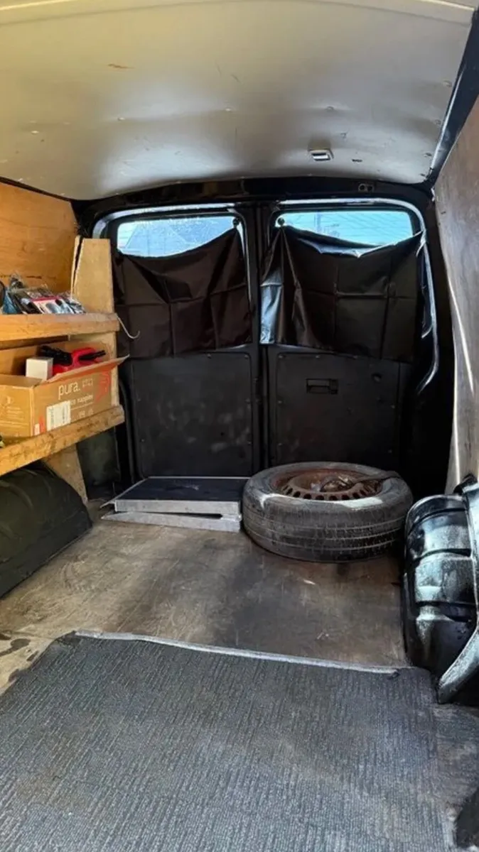 2007 Volkswagen Transporter automatic long - Image 3