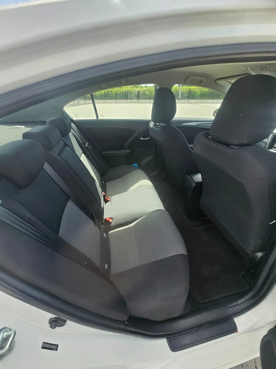 Toyota Avensis 2015 - Image 2