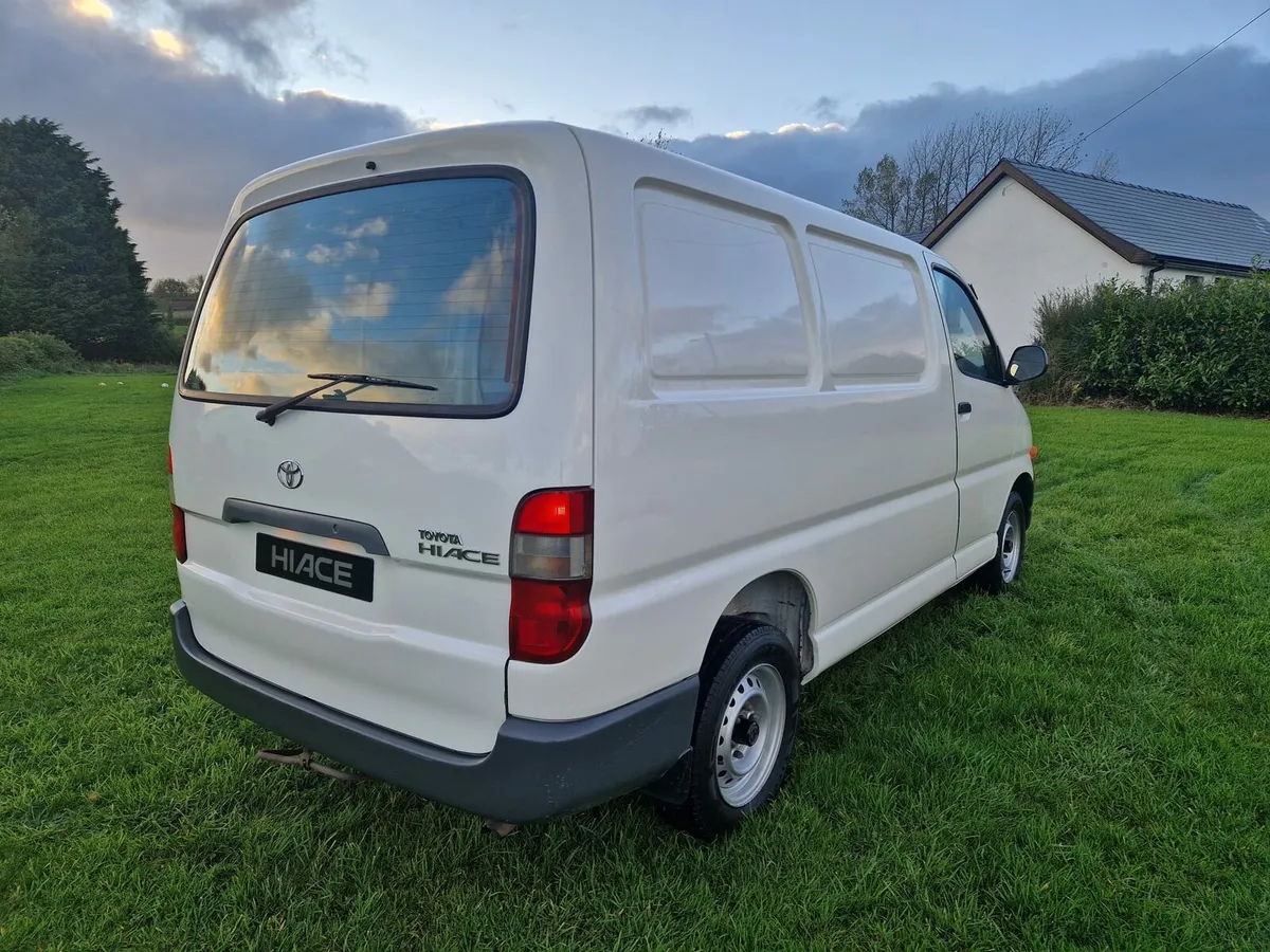 Toyota Hiace - Image 4