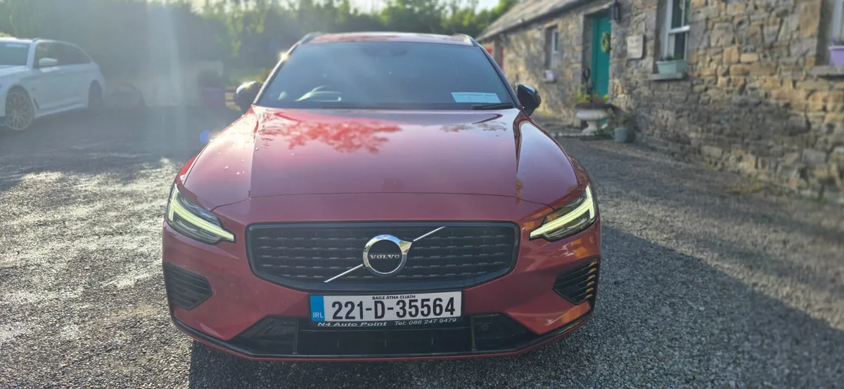 Volvo V60 2022 R DESIGN T6 4WD PHEV - Image 4