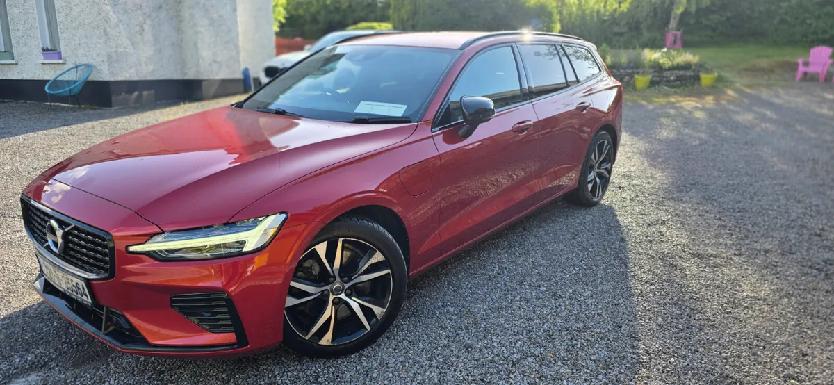 Volvo V60 2022 R DESIGN T6 4WD PHEV - Image 3