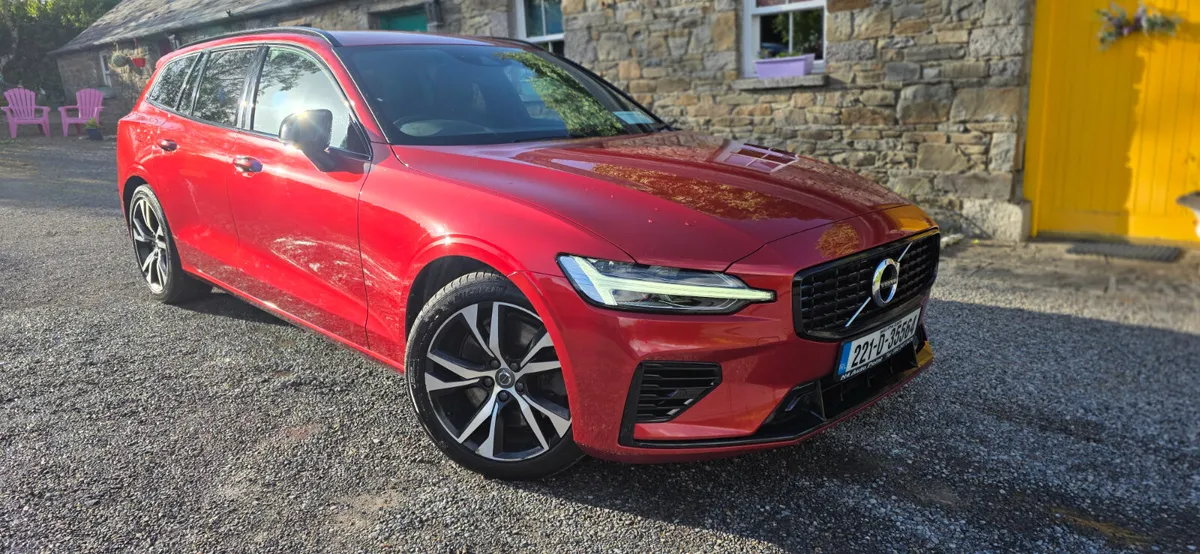 Volvo V60 2022 R DESIGN T6 4WD PHEV - Image 1